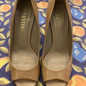 Neutral/Nude Valentino Classic Peep Toe